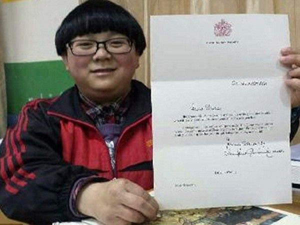 9x may mắn nhất Trung Quốc với lá thư bất ngờ từ Nữ hoàng Anh Ảnh 2