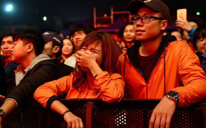 Fan rơi lệ khi Trần Lập mạnh mẽ đứng trên sân khấu Ảnh 2