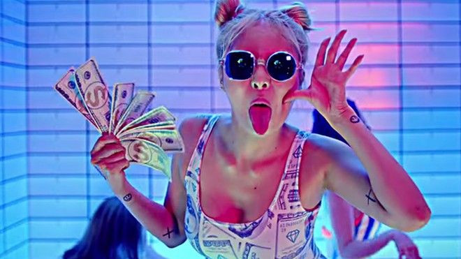 14 điều fan Kpop sẽ làm nếu thắng xổ số tiền tỷ Ảnh 2