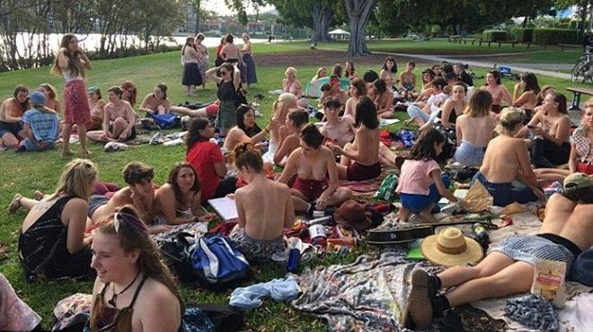 Hàng trăm phụ nữ ‘thả rông' đi picnic ngoài trời Ảnh 2