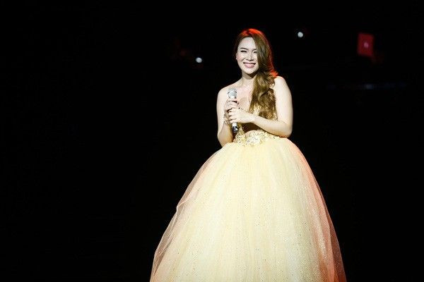 Mỹ Tâm ‘váy áo’ đẹp rụng rời trong Ô cửa màu xanh Ảnh 2