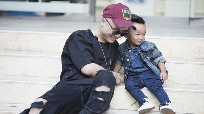 Con trai Đỗ Mạnh Cường diện đồ 'chất lừ' không thua kém fashionisto Ảnh 2