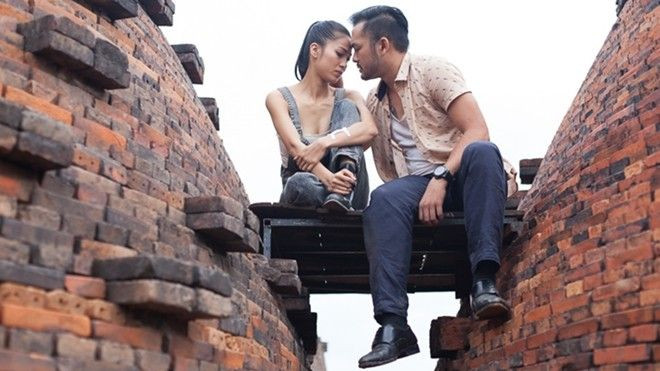 'Chí Phèo' Petey Nguyễn tâm sự cùng 'Thị Nở' Nhung Kate bên lò gạch Ảnh 2