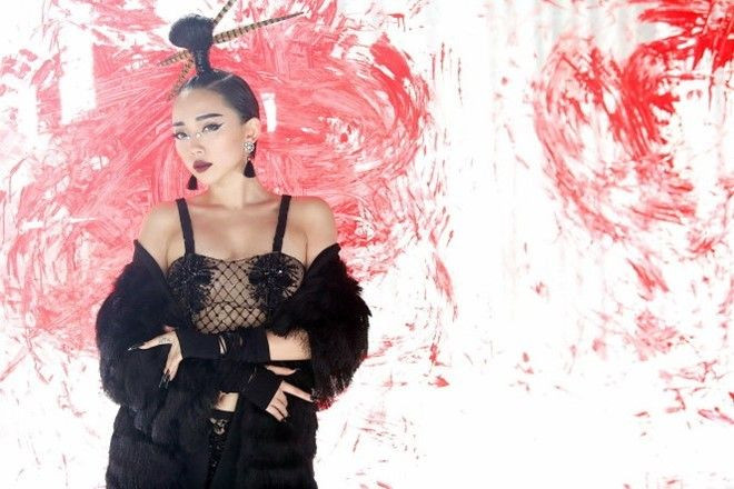 Tóc Tiên mang hit 'Cô gái lớn không khóc' lên sân khấu Bài hát Việt Ảnh 2