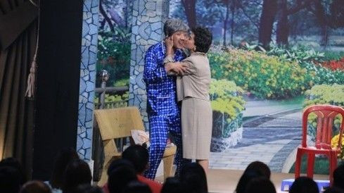 Trấn Thành 'chết đứng' sau màn cưỡng hôn của Cát Phượng Ảnh 2