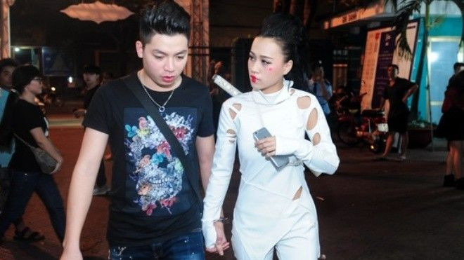 Bạn trai DJ Tít lộ diện, tay trong tay hộ tống cô nàng đi thi The Remix Ảnh 2