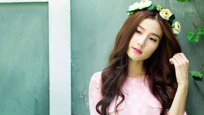 Diện chân váy chuẩn-miễn-chê như Diễm My 9x Ảnh 2