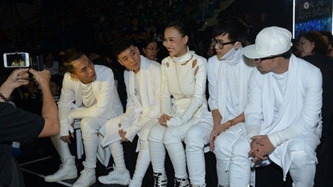 Thử thách Livestream: BigDaddy, JustaTee 'bắn' ráp chúc Tết khiến fan vỡ òa Ảnh 2