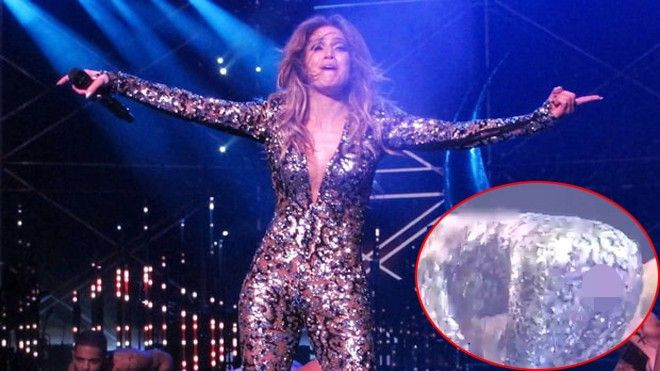 Jennifer Lopez rách quần ở khu vực nhạy cảm trên sân khấu Ảnh 2