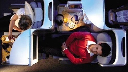 Bí kíp đi khoang hạng nhất máy bay dù không có nhiều tiền Ảnh 2