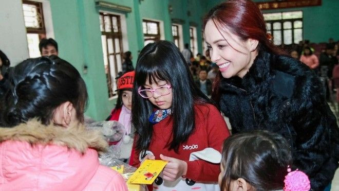 Thúy Hạnh - Minh Khang mang Tết đến trẻ em nghèo Ảnh 2