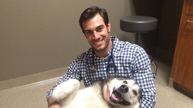 Chàng bác sĩ thú y sexy, hot nhất hệ mặt trời vừa 'ló rạng' Ảnh 2