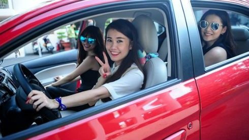 Ngắm xế hộp, nhà sang tự sắm của các hot girl nổi tiếng Ảnh 2