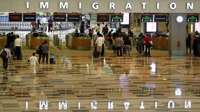 Từ tháng 6/2016, du khách đến Singapore phải quét dấu vân tay Ảnh 2