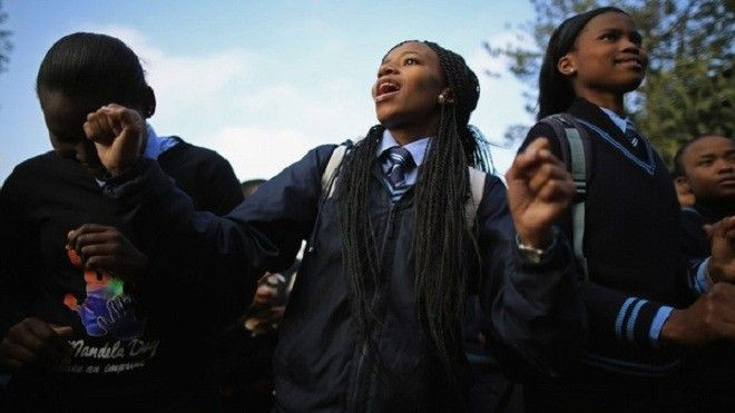 Nam Phi: Trao học bổng cho các nữ sinh còn trong trắng Ảnh 2