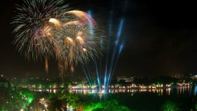 30 điểm xem bắn pháo hoa mừng năm mới ở Hà Nội Ảnh 2