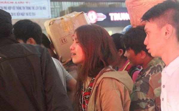 Khách đi tàu bật khóc giữa sân ga vì vé không hợp lệ Ảnh 2