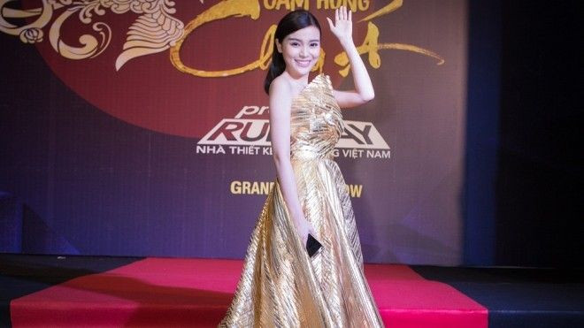 Top 5 ‘Nữ hoàng trang sức 2011’ Cao Thái Hà ấn tượng trên thảm đỏ với trang phục cầu kỳ Ảnh 2