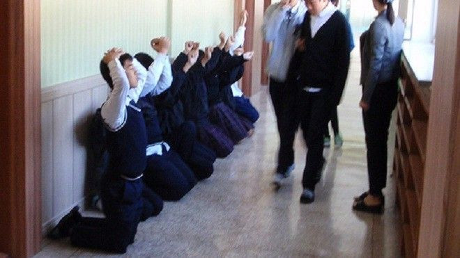 Những lý do đi học muộn khó đỡ của học sinh Nhật Ảnh 2