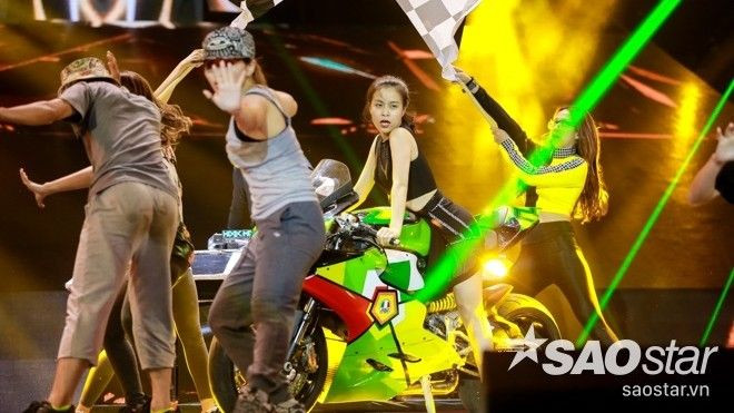 The Remix 2016: Hoàng Thùy Linh sẽ mang motor nửa tỷ lên sân khấu Ảnh 2