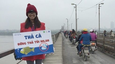 'Thả cá đừng thả túi nilon' Ảnh 2