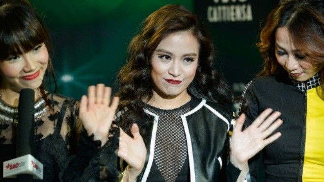 Thử thách Livestream: Hoàng Thuỳ Linh đáng yêu, JustaTee - Big Daddy bắn rap 'Về nhà ăn Tết' Ảnh 2