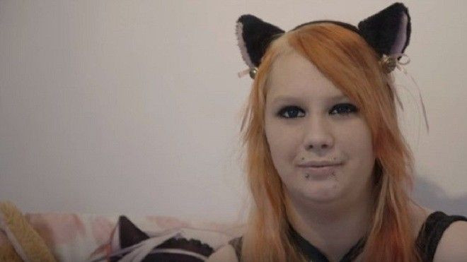 Kỳ lạ cô gái nhận mình là mèo đội lốt người Ảnh 2