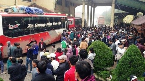 Nghẹt thở đường về quê ăn Tết của công nhân nghèo Ảnh 2