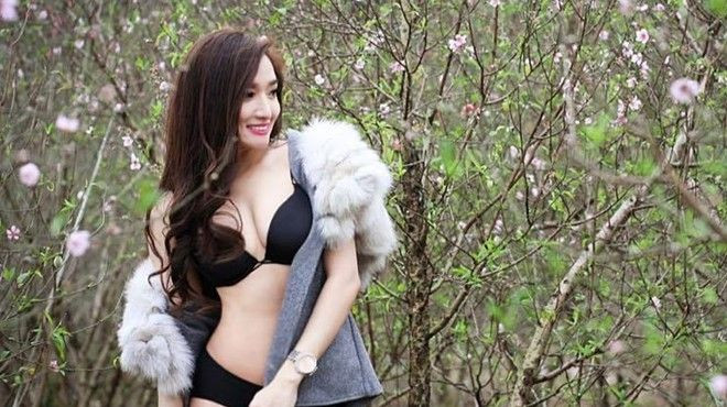 Bất chấp giá rét, gái xinh diện bikini chụp ảnh tại vườn đào Nhật Tân Ảnh 2