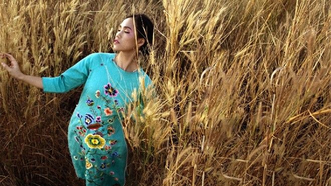 Hải Anh diện áo dài duyên dáng trước thềm Xuân Ảnh 2