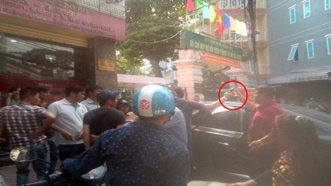 Bị đối tác chĩa súng vào người vì đòi lương Tết cho công nhân Ảnh 2