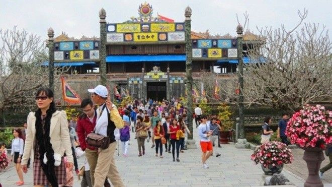 Vượt ngưỡng 1 triệu lượt khách, di tích Huế miễn vé tham quan 3 ngày Tết Ảnh 2