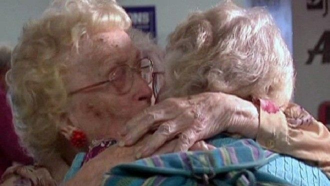 Xúc động người mẹ gặp lại con sau 82 năm xa cách Ảnh 2