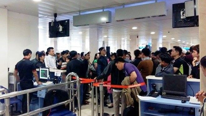 Khách bức xúc vì máy bay chậm chuyến nhiều lần Ảnh 2