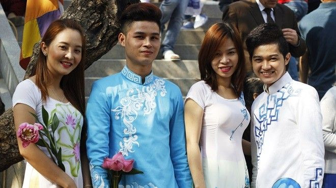 Giới trẻ Sài thành xúng xính áo dài đi lễ chùa đầu năm Ảnh 2