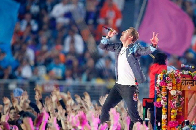 SANTA CLARA, CA - FEBRUARY 07: Chris Martin of Coldplay performs during the Pepsi Super Bowl 50 Halftime Show at Levi's Stadium on February 7, 2016 in Santa Clara, California. (Photo by Sean M. Haffey/Getty Images)