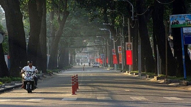 Đường phố Hà Nội, Sài Gòn vắng vẻ sáng mùng một Ảnh 2