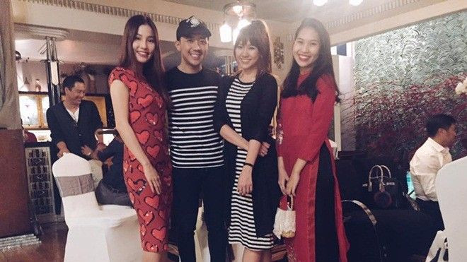 Hari Won tươi tắn, diện áo cặp cùng Trấn Thành đón Tết Ảnh 2