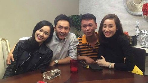 Hạ Vi nhận lì xì tiền đô, ôm tình cảm Cường Đô La đón Tết Ảnh 2