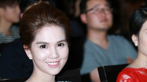 Sao Việt kém sắc khi chọn son nude dự tiệc Ảnh 2