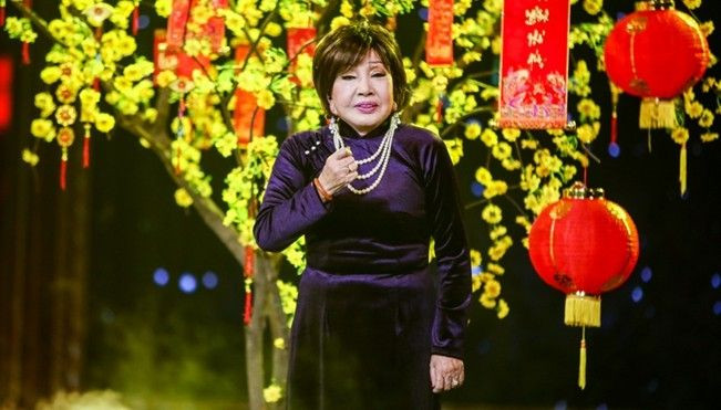 Nghệ sĩ Hồng Nga bật khóc vì từng 'chết héo' khi ăn Tết xa quê Ảnh 2