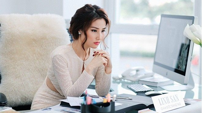 Soi loạt váy áo hàng hiệu đắt đỏ của Diễm My 9X trong 'Gái già lắm chiêu' Ảnh 2