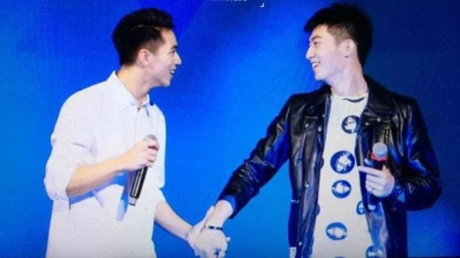 Cặp đôi 'Thượng ẩn' nắm tay song ca, nhìn nhau đắm đuối trong buổi họp fan đầu tiên Ảnh 2