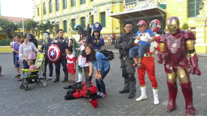 Đại gia đình 'dị nhân' gây náo loạn khu trung tâm Sài Gòn Ảnh 2