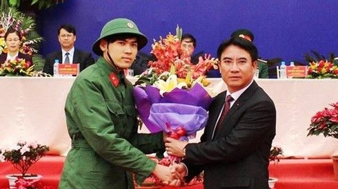 Nam sinh tạm dừng du học Anh, tình nguyện viết đơn xin nhập ngũ Ảnh 2