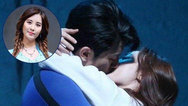 Fan 'rớt tim' chứng kiến màn hôn nóng bỏng của cô em út SNSD Ảnh 2