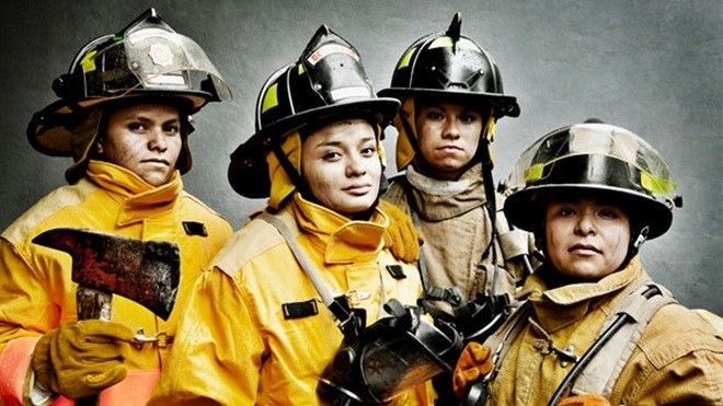 Nữ lính cứu hỏa Mỹ: Tại sao con gái phải yếu đuối mới đáng yêu? Ảnh 2