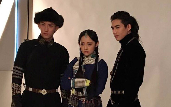 Hé lộ ảnh hậu trường của 'Cố Hải' Cảnh Du trong 'Bán Yêu Khuynh Thành' của Vu Chính Ảnh 2