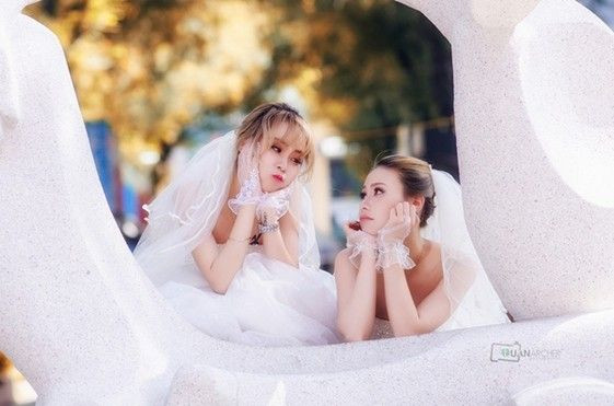 Hai cô gái đi chụp ảnh cưới sau khi chia tay bạn trai: 'Tình cảm của chúng mình là thật' Ảnh 2