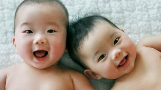 Ông bố ngỡ ngàng phát hiện 1 trong 2 bé sinh đôi không phải con mình Ảnh 2